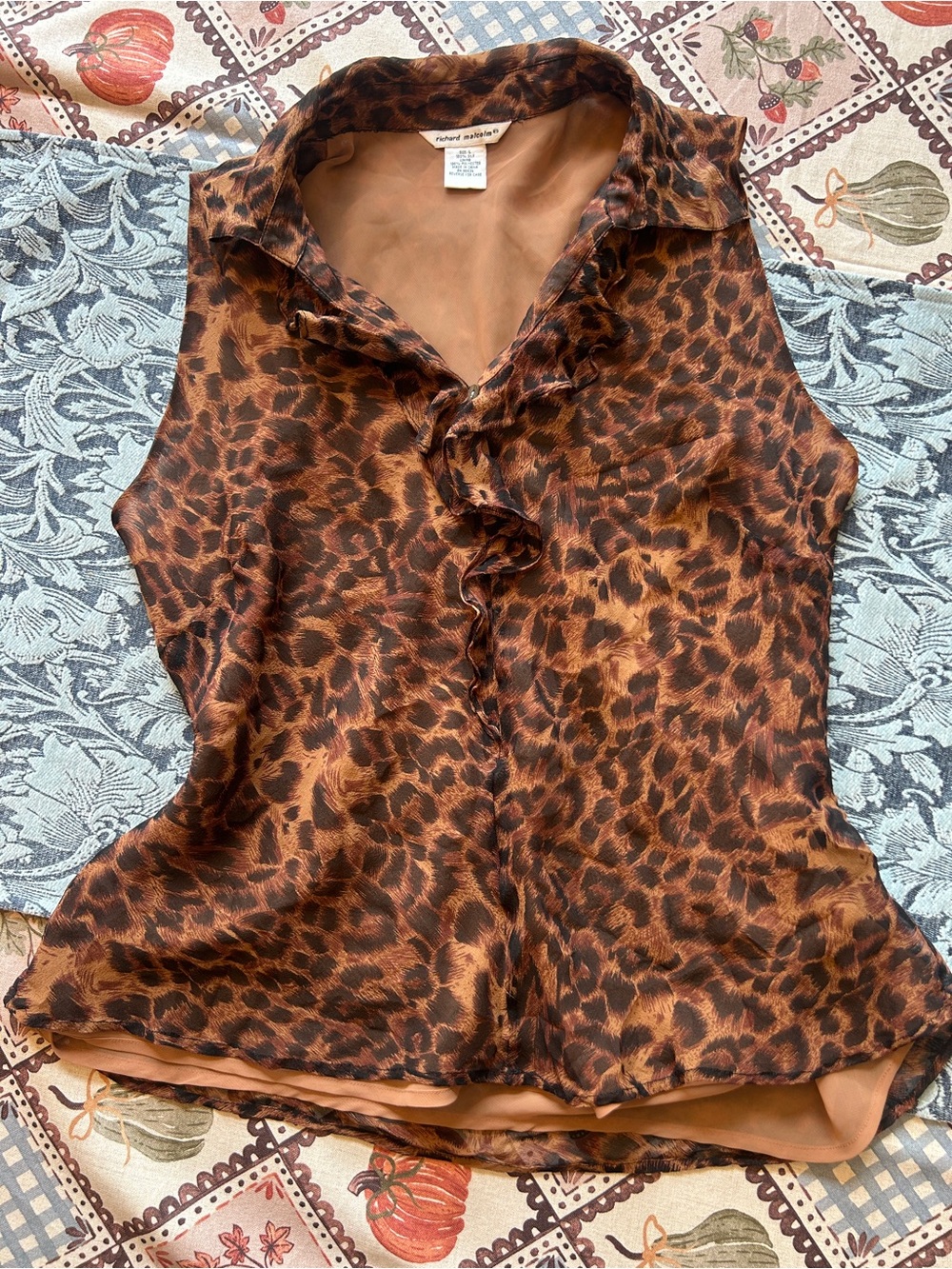 100% Silk Vintage Leopard print blouse with ruffles in size L